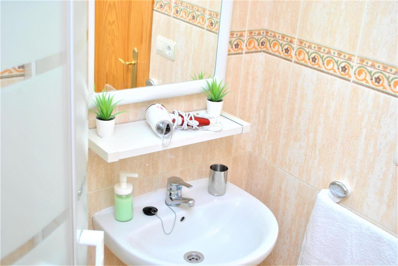 Apartamento Veronica H Malaga Bagian luar foto